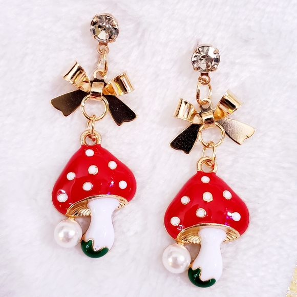 Gold Crystal mushroom bow drop earrings - Picture 4 of 8